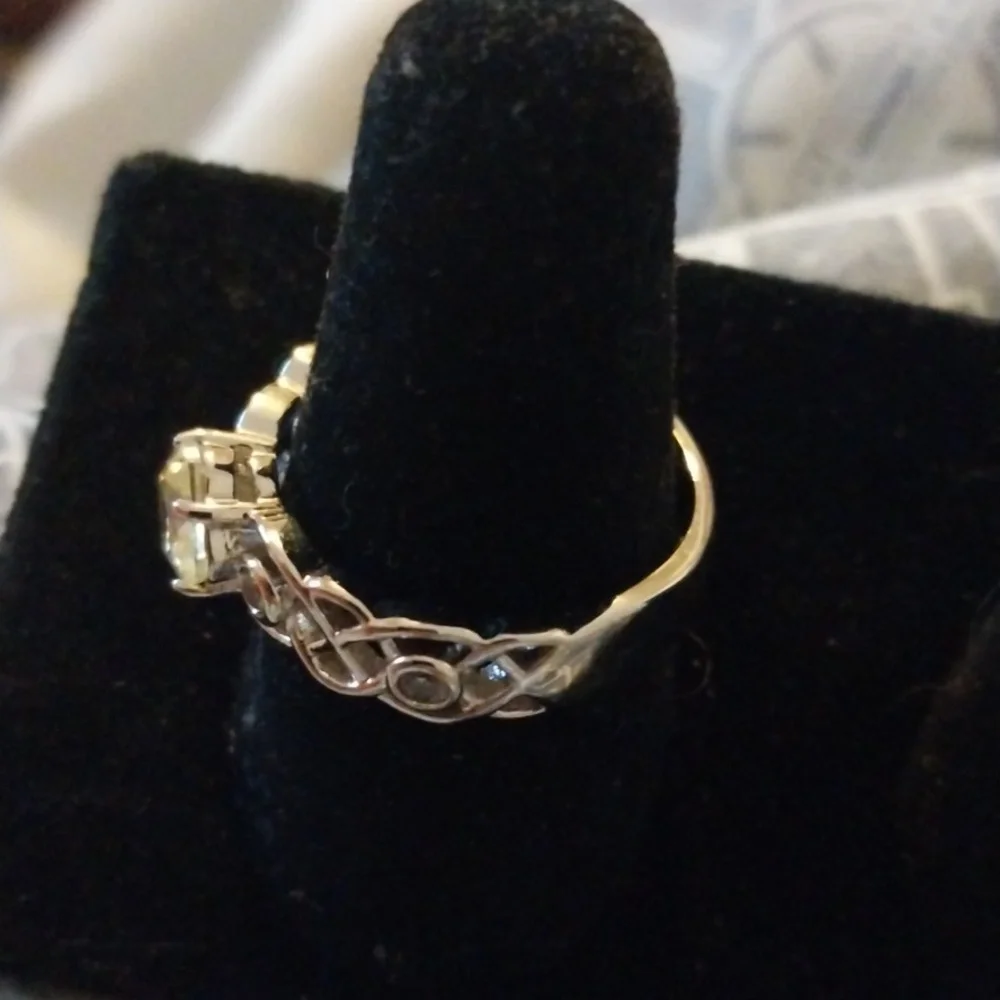 Ring - Picture 4 of 4